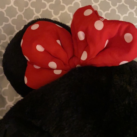 Minnie Mouse Ears Winter Hat - Picture 5 of 8